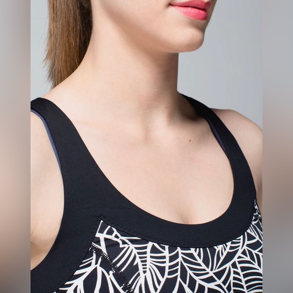 Lululemon Run: Ta Ta Topper - Picture 4 of 5